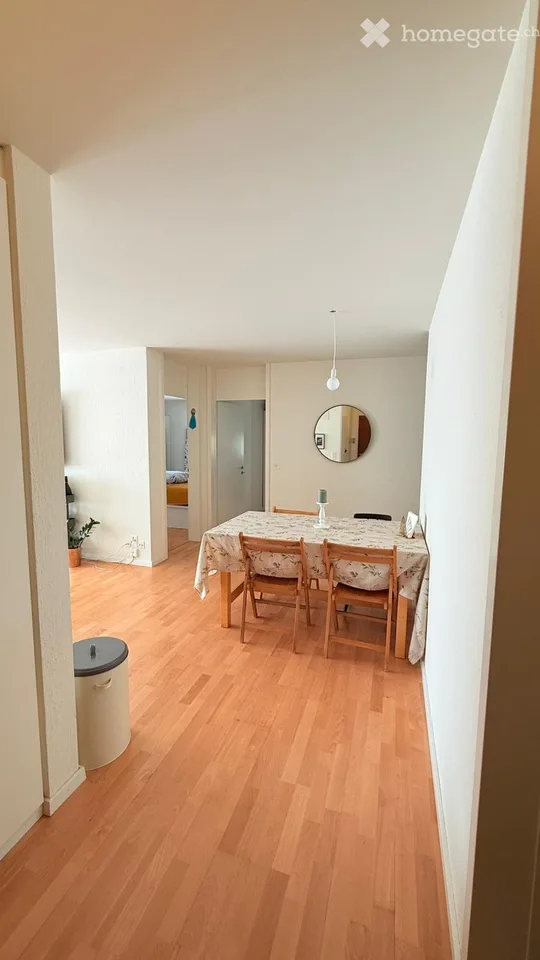 Helle, moderne 4-Zimmer-Wohnung mit viel Charme in Herrliberg