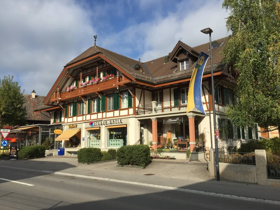 Verkaufsladen/Praxis/Büro neben Kafi Riggi