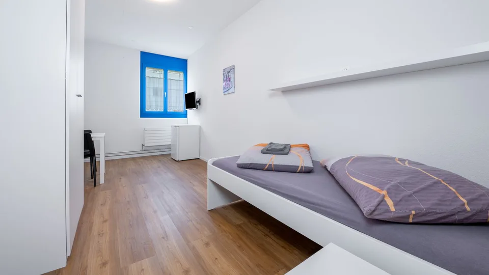 Z 6 / Vollausgerüstetes, möbliertes WG-Zimmer mit / TV / Internet