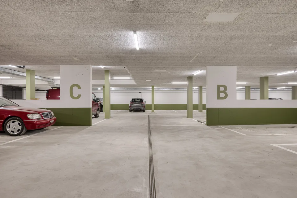 Moderne Disponibel-Räume & Parkplätze zu vermieten