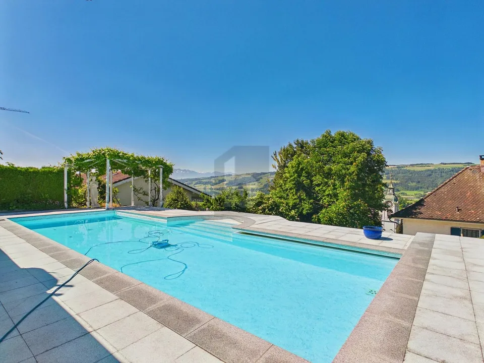 AN BESTER LAGE MIT POOL UND PANORAMASICHT!
