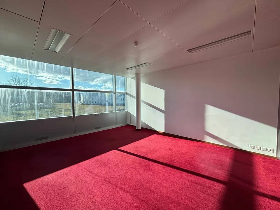 OFFICES 200 M² - Close to Airport