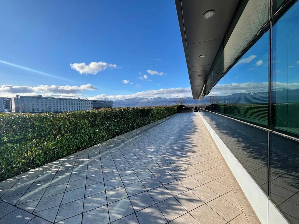 OFFICES 200 M² - Close to Airport