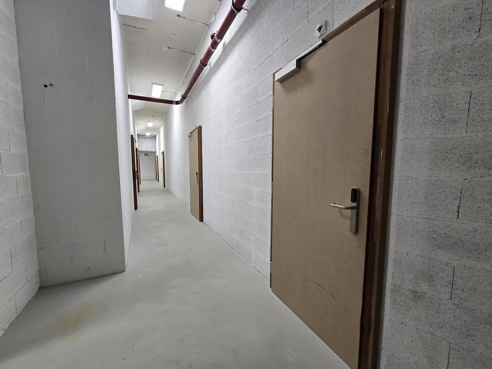 Large storage area 143m2 - Excellent location - Blécherette – photo 6 of 6