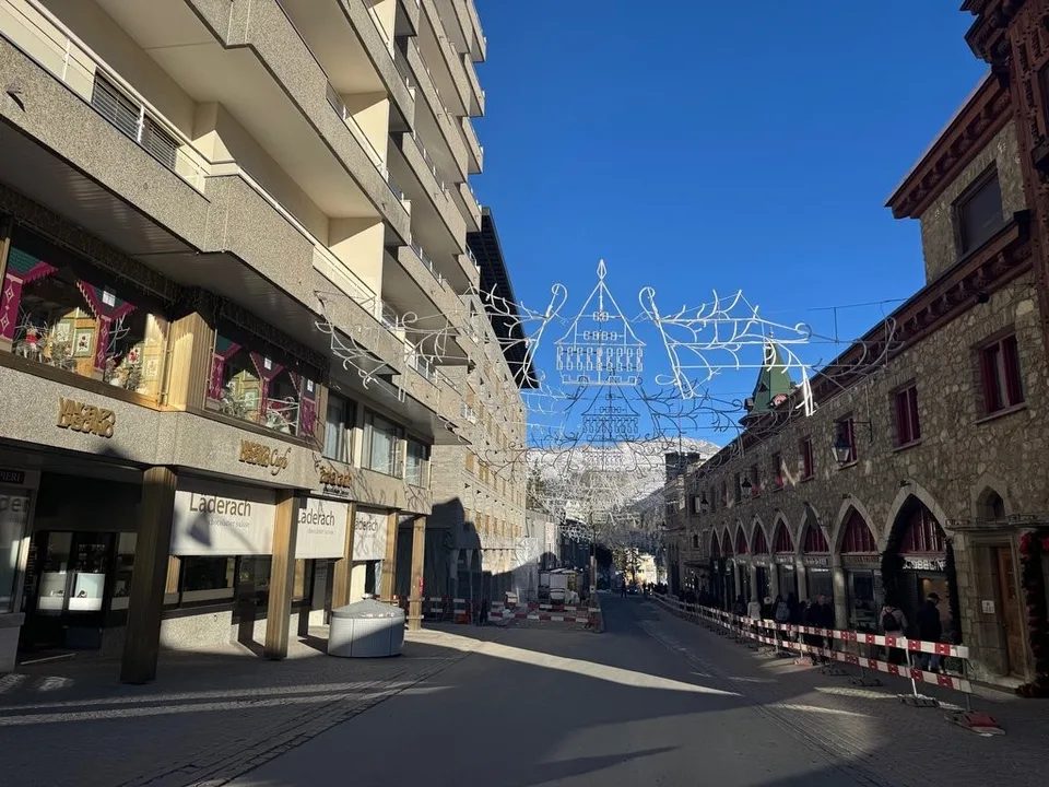 Exklusiver Tiefgaragenparkplatz im Herzen von St. Moritz zu vermieten!