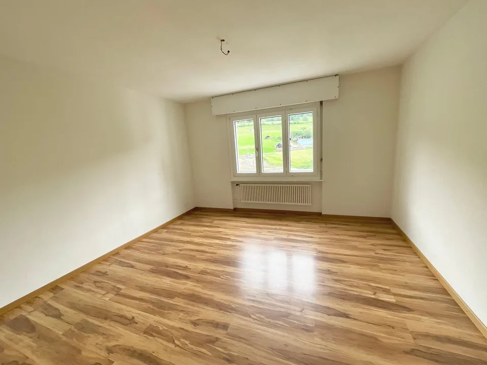 Bel appartement lumineux de 4,5 pièces avec balcon