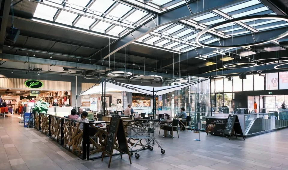 Arcade, Gewerbe, Showroom von 103 m2 zur Miete in Uvrier