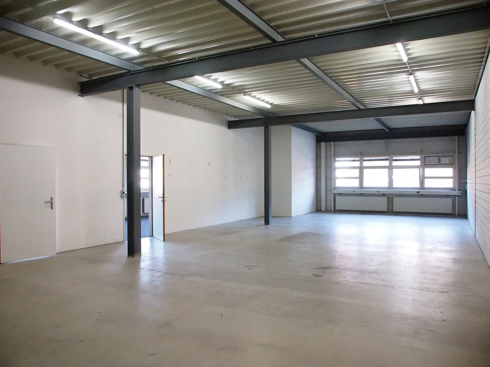 Entrepôt, bureau, production - tout en un seul endroit !