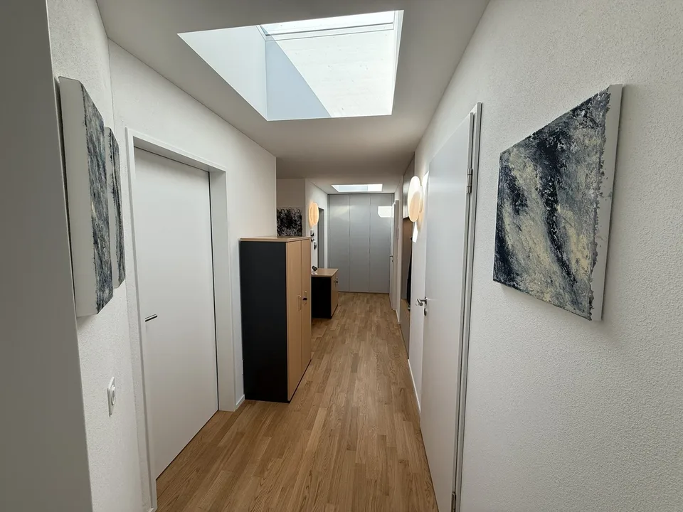 BEFRISTET: 01.11.2026 - 31.03.2027: Möblierte 4-Zimmer-Wohnung mit Dachterrasse und Seesicht – Foto 8 von 21
