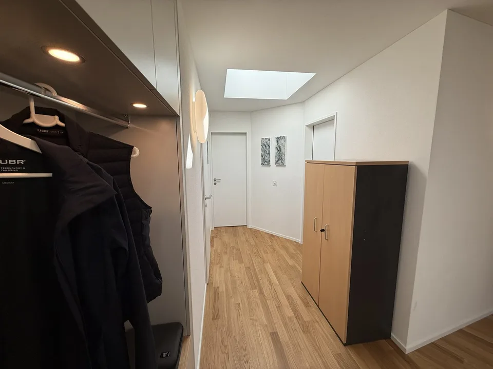 BEFRISTET: 01.11.2026 - 31.03.2027: Möblierte 4-Zimmer-Wohnung mit Dachterrasse und Seesicht – Foto 21 von 21