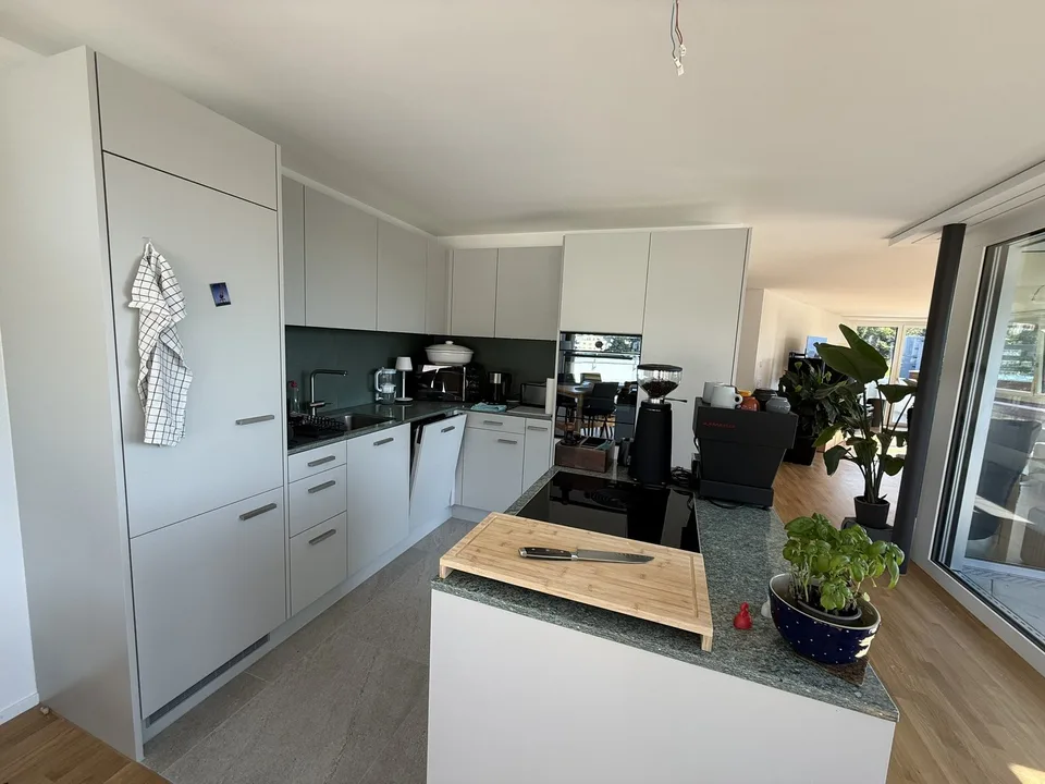 BEFRISTET: 01.11.2026 - 31.03.2027: Möblierte 4-Zimmer-Wohnung mit Dachterrasse und Seesicht – Foto 11 von 21