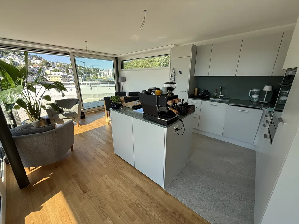 BEFRISTET: 01.11.2026 - 31.03.2027: Möblierte 4-Zimmer-Wohnung mit Dachterrasse und Seesicht – Foto 10 von 21