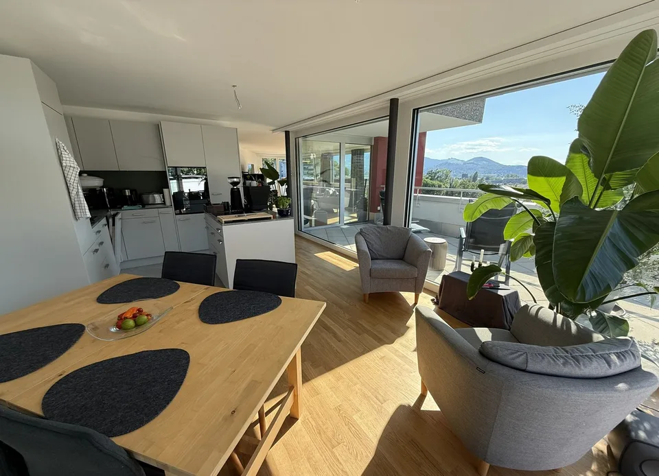 BEFRISTET: 01.11.2026 - 31.03.2027: Möblierte 4-Zimmer-Wohnung mit Dachterrasse und Seesicht – Foto 9 von 21