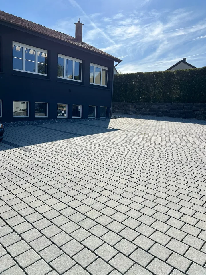 Aussenparkplatz zu vermieten!