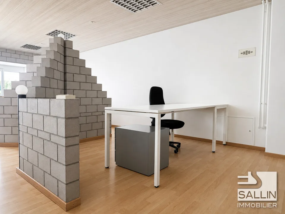 Superficie amministrativa luminosa open space di ca. 140 m²