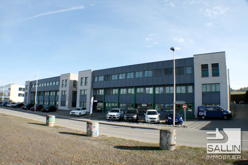 Lumineuse surface administrative  open space d'env. 140 m²