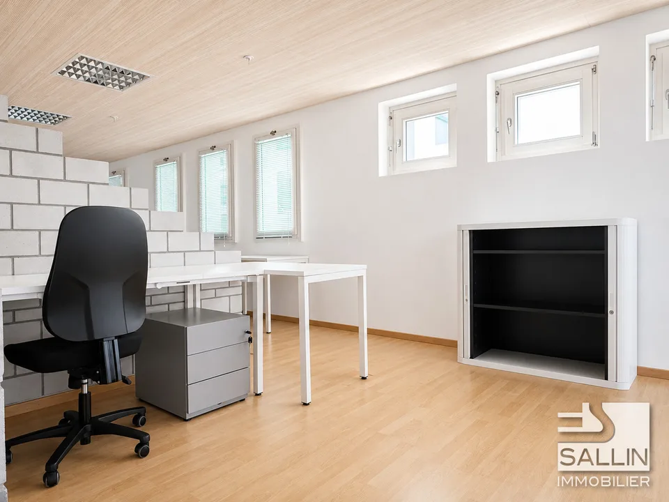 Superficie amministrativa luminosa open space di ca. 140 m²