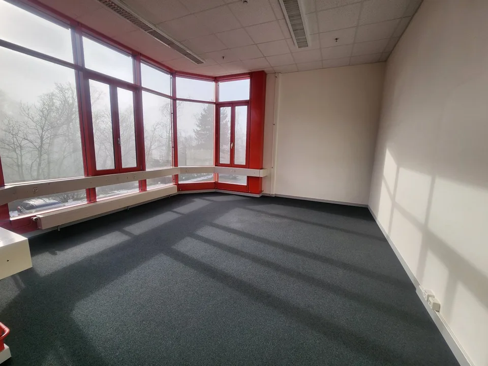 Espace industriel de 395 m² sur les hauts de Neuchâtel