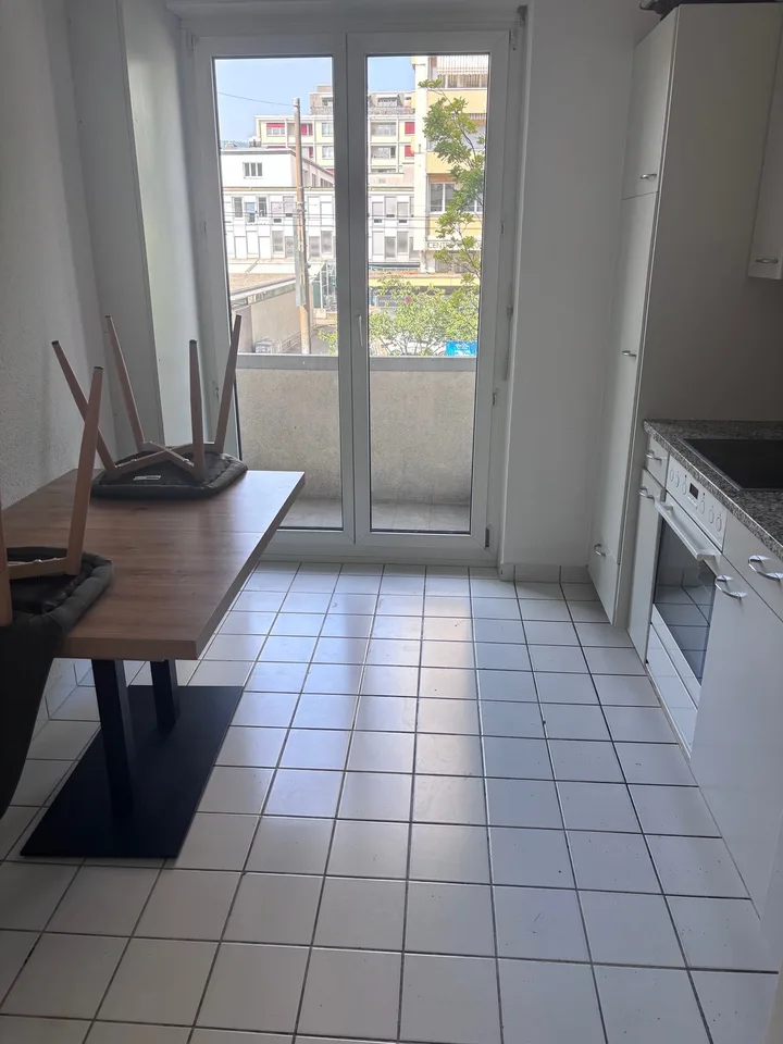 Bello appartamento di 3 camere in affitto in una posizione molto centrale!