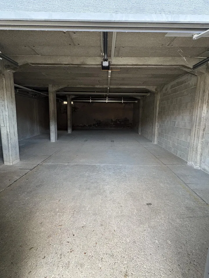 Ampia superficie grezza di 106 m2 nell'antico arsenale a Bex