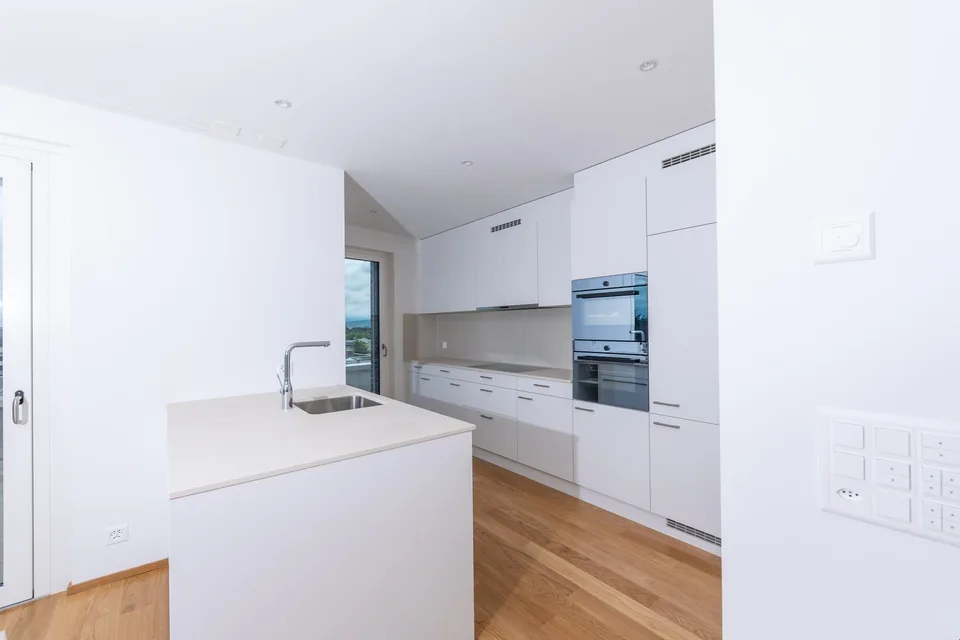 Appartamento di charme 3.5 locali all'ultimo piano con vista panoramica a Binningen