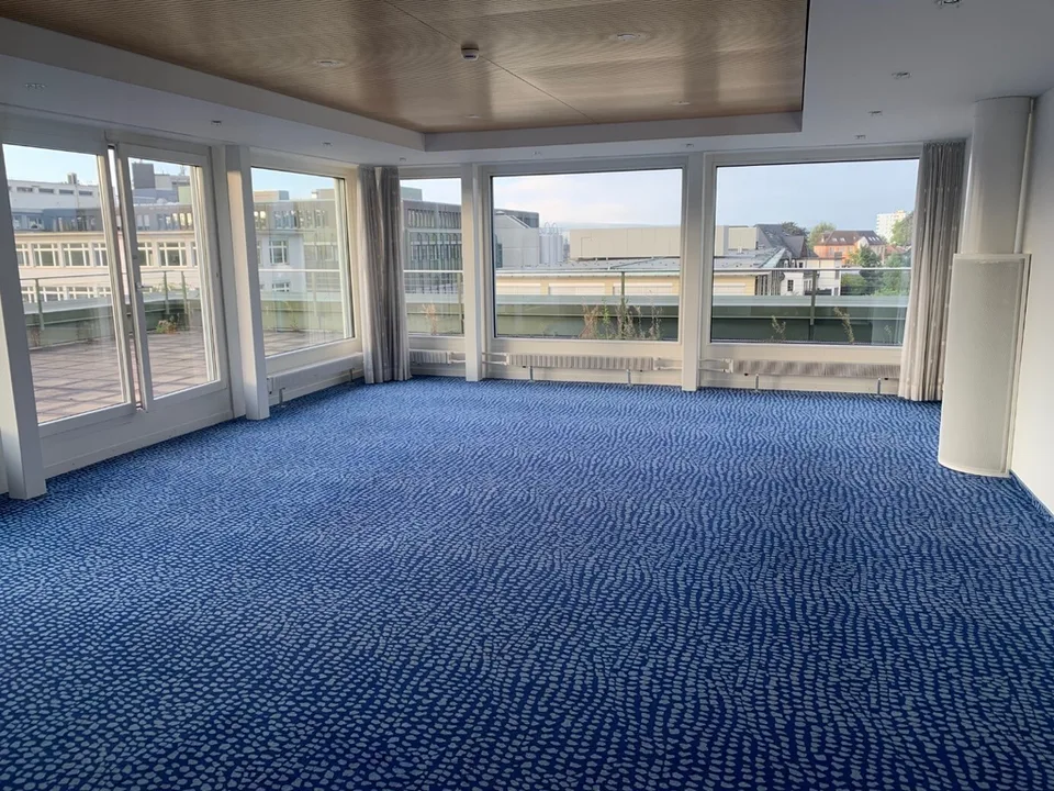 Locaux de bureau inondés de lumière