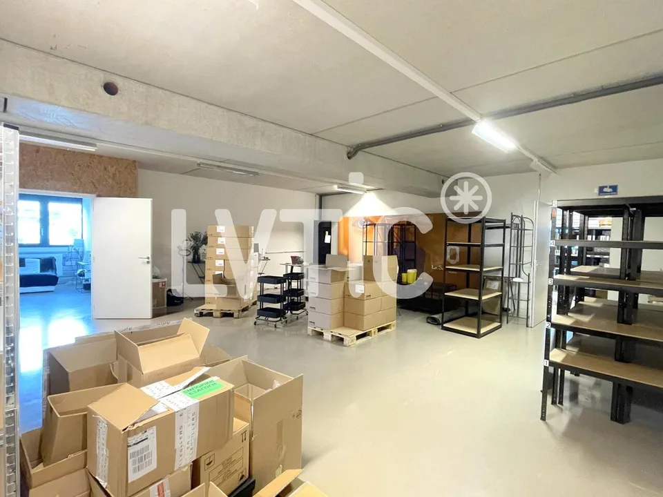 Lokale, Produktion, Lager, Büros von 330 m2 zur Miete in Nyon