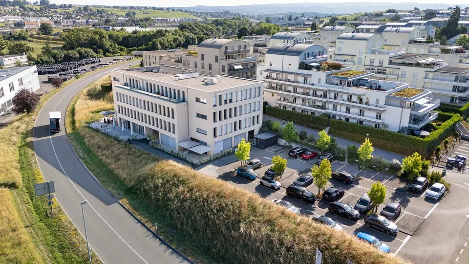 Situato tra EPFL e la città di Morges, belle aree di ufficio con grande altezza