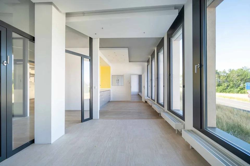 Situato tra EPFL e la città di Morges, belle aree di ufficio con grande altezza