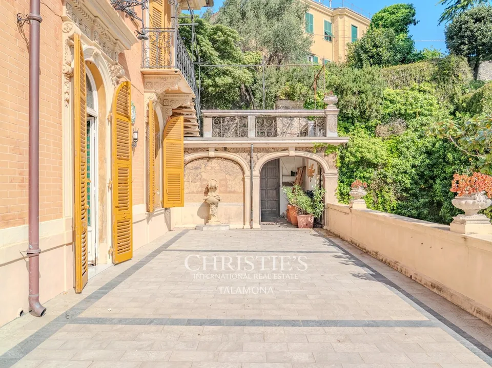 Appartement de villa historique avec terrasses spacieuses à Castelletto