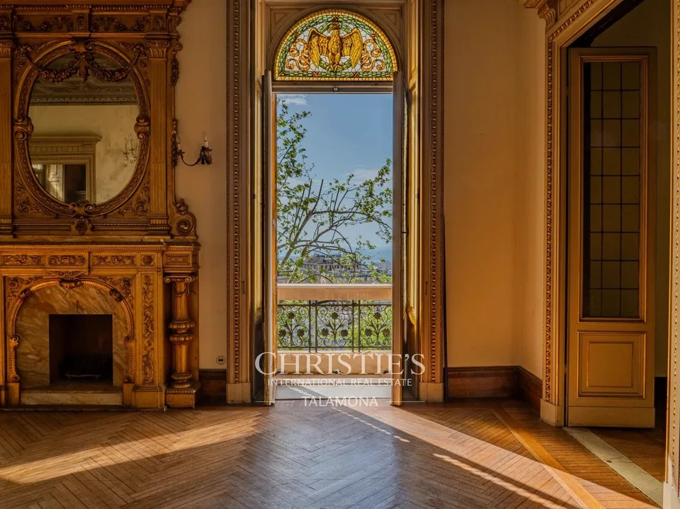 Appartement de villa historique avec terrasses spacieuses à Castelletto