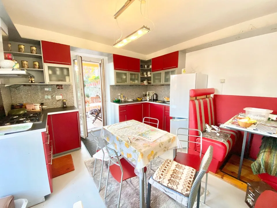 Large and renovated village house in a quiet and sunny location with lake view – photo 12 of 22