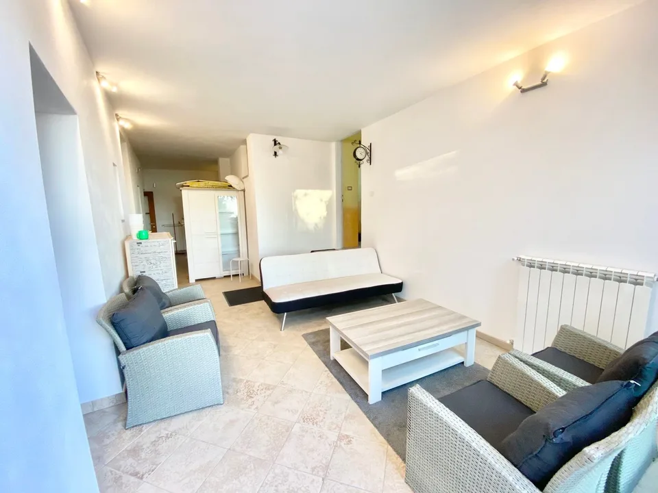 Large and renovated village house in a quiet and sunny location with lake view – photo 6 of 22