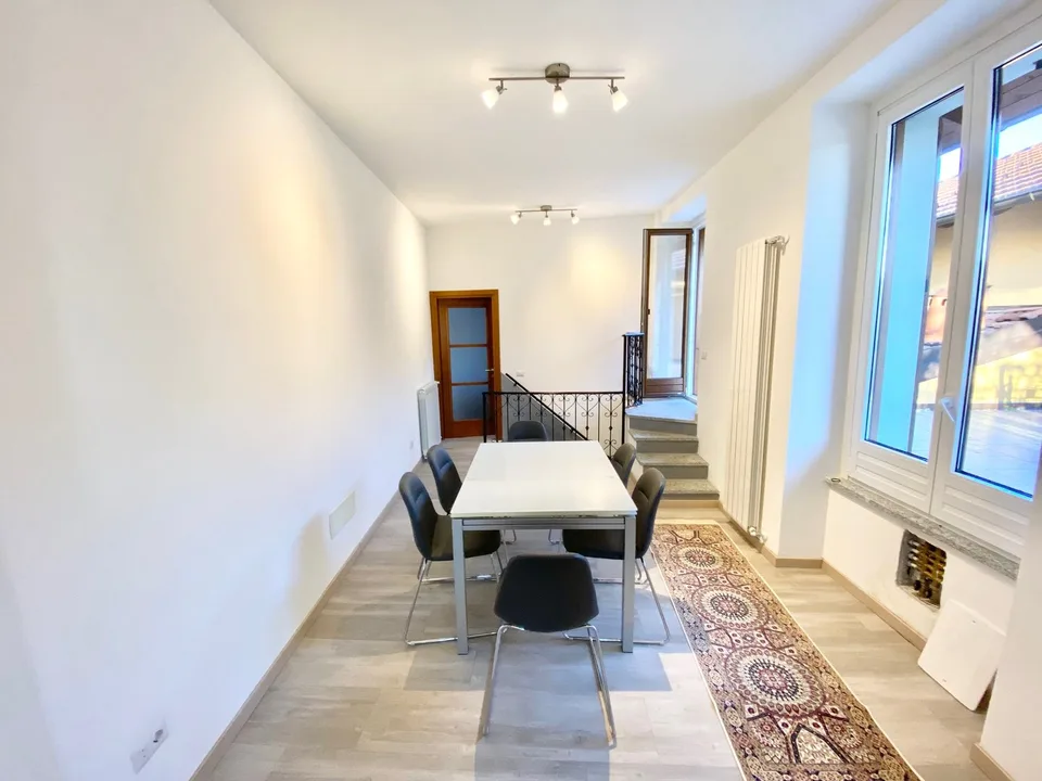 Large and renovated village house in a quiet and sunny location with lake view