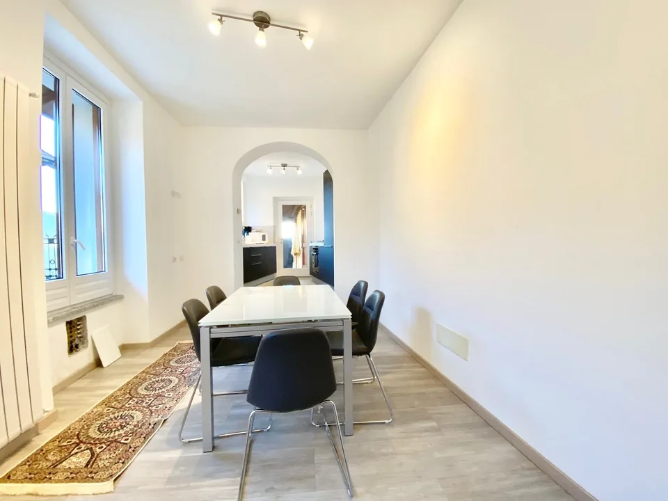 Large and renovated village house in a quiet and sunny location with lake view