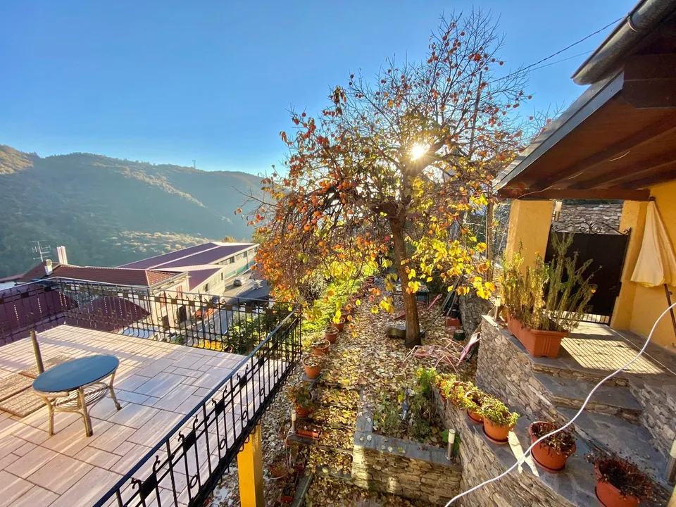 Large and renovated village house in a quiet and sunny location with lake view – photo 18 of 22