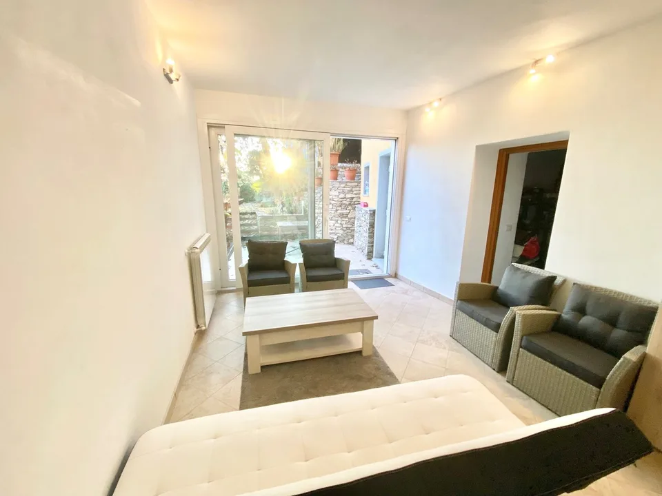 Large and renovated village house in a quiet and sunny location with lake view – photo 7 of 22