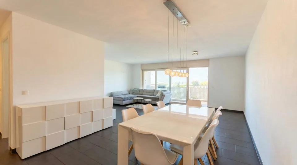 Appartement 3,5 pièces avec jardin, vue dégagée et 2 places de parking. Location avec option d'achat possible – photo 6 sur 7