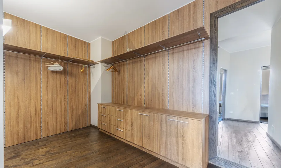 APPARTAMENTO RINNOVATO E ARREDATO CON VISTA LAGO – Foto 8 von 13
