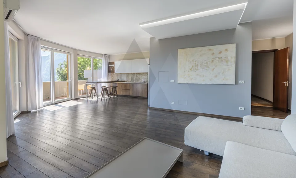APPARTAMENTO RINNOVATO E ARREDATO CON VISTA LAGO – Foto 6 von 13