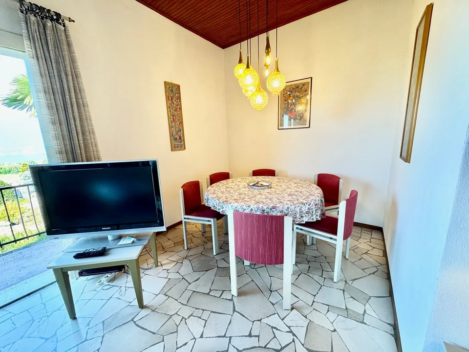 Maison unifamiliale bien entretenue dans un endroit calme et ensoleillé avec ELW et une vue mer de rêve