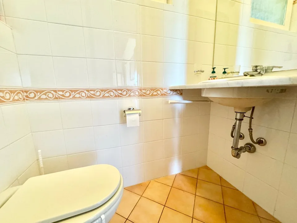 Casa unifamiliare ben curata in una posizione tranquilla e soleggiata con ELW e una vista mare da sogno – foto 10 di 16