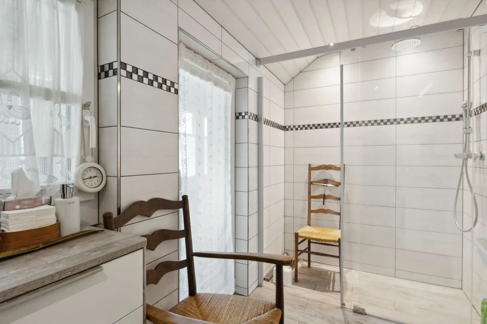 5-Zimmer-Einfamilienhaus mit Restaurant – Foto 8 von 13