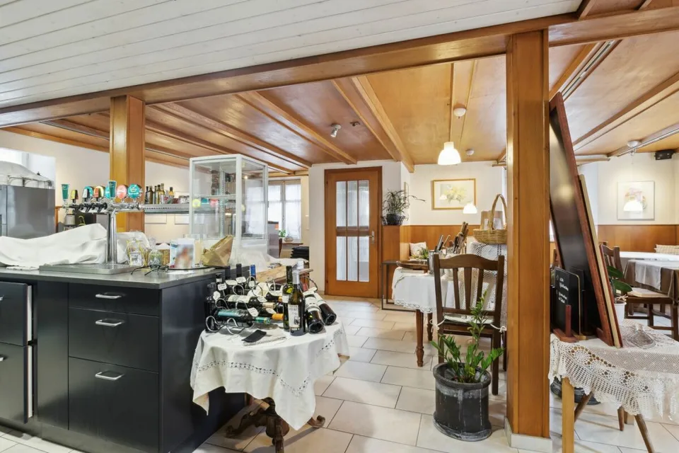 5-Zimmer-Einfamilienhaus mit Restaurant