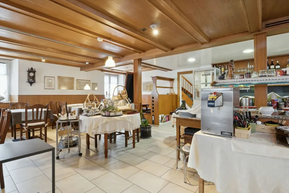 5-Zimmer-Einfamilienhaus mit Restaurant