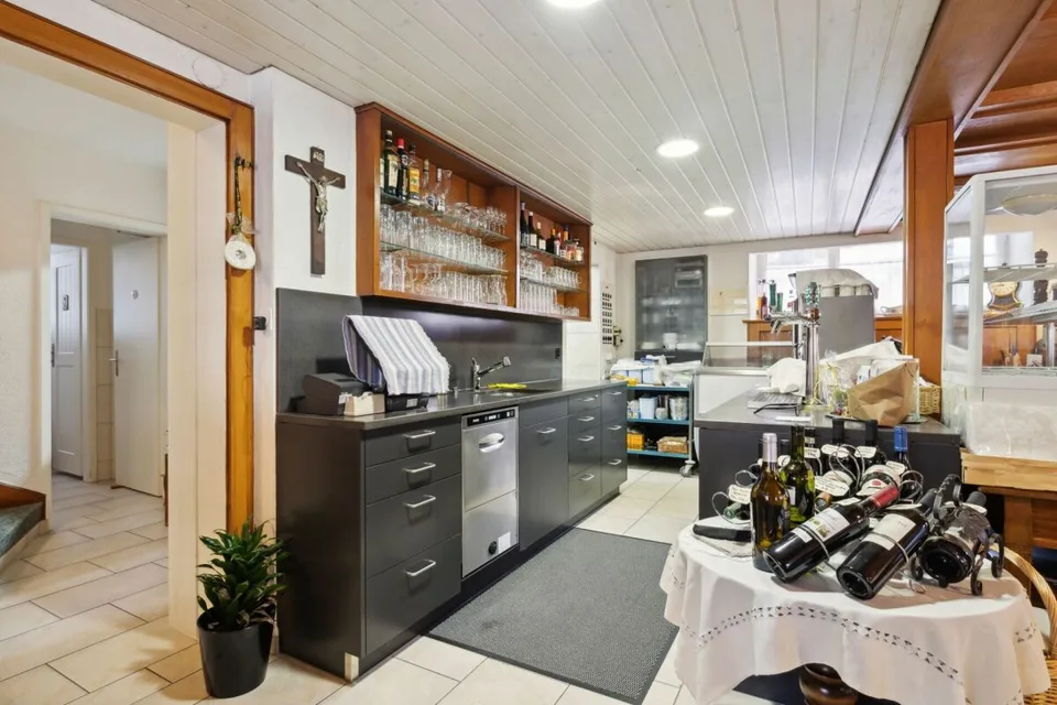 5-Zimmer-Einfamilienhaus mit Restaurant