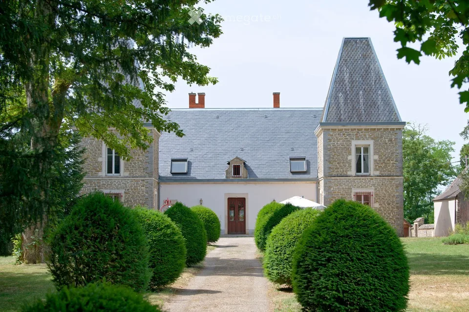 Schloss in Dezize-lès-Maranges