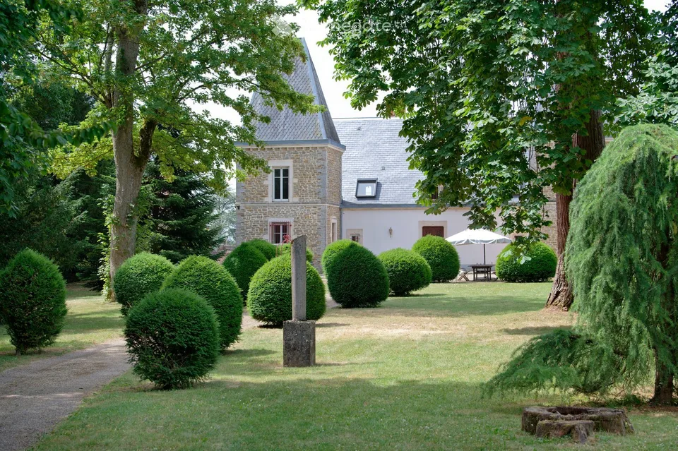 Schloss in Dezize-lès-Maranges