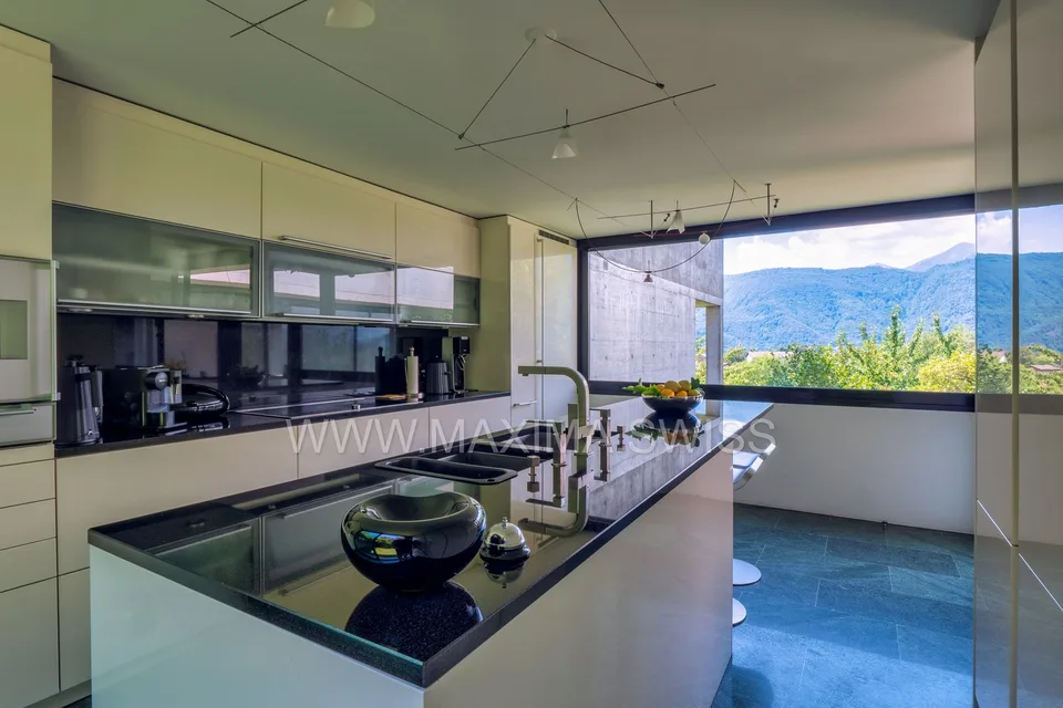 LUGANO-CUREGLIA: PRESTIGIOSA VILLA D’AUTORE