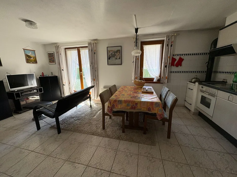 3,5 locaux dans maison mitoyenne à Cauco, grand jardin